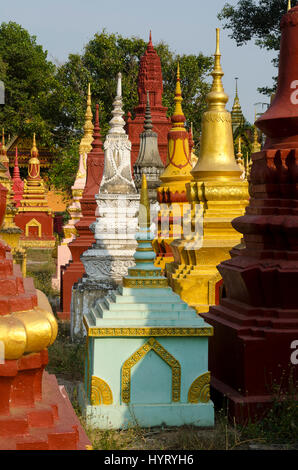 Pergodas hinter buddhistische Tempel, Siem Reap, Kambodscha, Asien Stockfoto