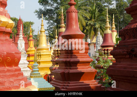 Pergodas hinter buddhistische Tempel, Siem Reap, Kambodscha, Asien Stockfoto