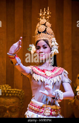 Vertikale Porträt des traditionellen Apsara tanzen in Kambodscha. Stockfoto