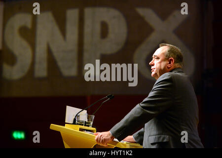 Alex Salmond verleiht seiner Abschiedsrede als SNP Führer der Partei Jahreskonferenz in Perth Stockfoto