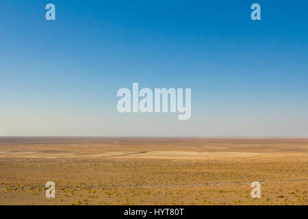 Panorama von einem Weg auf der Maranjab-Wüste in Kashan Land, Iran Maranjab Aran Bidgol in der nördlichen Stadt Aran Bidgol befindet sich in der Provinz Isfahan. Stockfoto