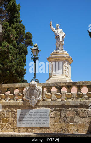 Statue des Apostel Paulus in der Nähe der Stiftskirche St. Paul in Rabat (Ir-Rabat), Malta Stockfoto