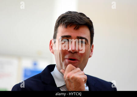 Arbeitsrechtlichen Führung Anwärter Andy Burnham befasst sich mit ein Publikum in Edinburgh Stockfoto