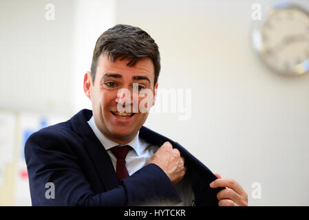 Arbeitsrechtlichen Führung Anwärter Andy Burnham befasst sich mit ein Publikum in Edinburgh Stockfoto