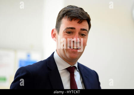 Arbeitsrechtlichen Führung Anwärter Andy Burnham befasst sich mit ein Publikum in Edinburgh Stockfoto