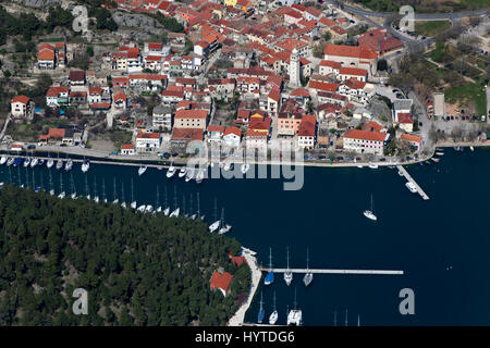 Luftaufnahme der Stadt Skradin am Fluss Krka in Kroatien Stockfoto