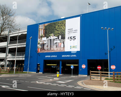 IKEA Fahrzeug Eingang, skandinavischen Einzelhandelskette verkauft Möbel 1943 von Ingvar Kamprad gegründet Montagefertiges Stockfoto