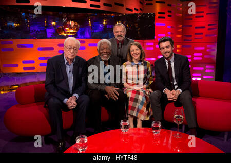 (links nach rechts) Michael Caine, Morgan Freeman, Graham Norton, Gemma Whelan und Jack Whitehall während der Dreharbeiten zu the Graham Norton Show in den Londoner Studios. Stockfoto