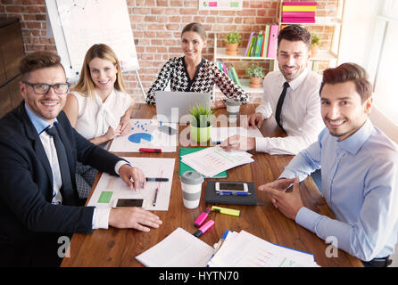 Porträt von beschäftigt Büroangestellte Stockfoto