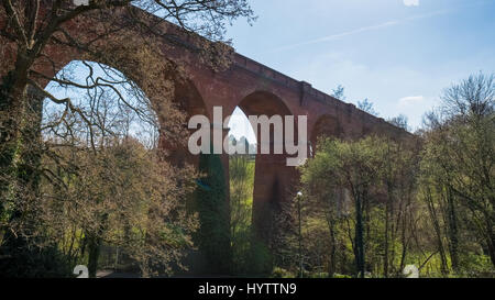 Bluebell Eisenbahnviadukt in East Grinstead Stockfoto