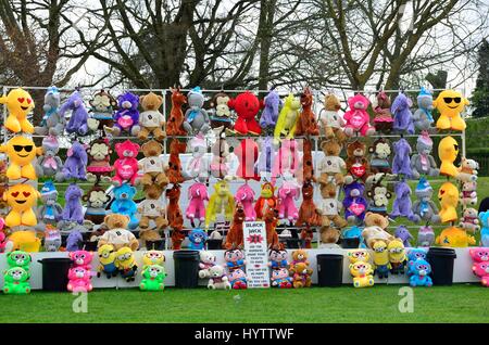 Colchester United Kingdom -1 April 2017: große Gruppe der Preise für traditionelle Jahrmarkt Stockfoto