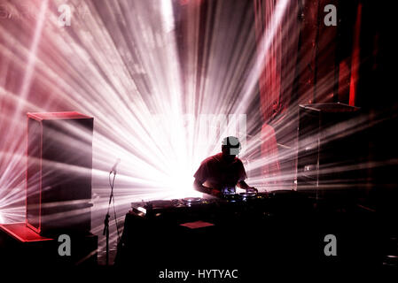 BARCELONA - 5 JUN: Die Lawinen (Band) führen ein DJ Set Konzert im Primavera Sound Festival 2016 auf 5. Juni 2016 in Barcelona, Spanien. Stockfoto