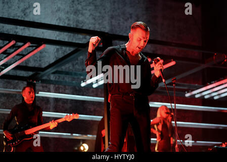 VALENCIA, Spanien - JUN 11: Hurts (Synthpop-Band) führen im Konzert beim Festival de Les Arts am 11. Juni 2016 in Valencia, Spanien. Stockfoto