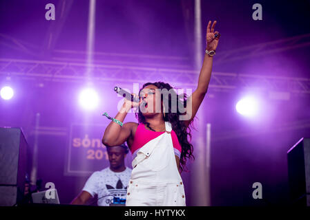 BARCELONA - 16 JUN: Lady Leshurr (Rapper, Sänger und Produzent) führt im Konzert beim Sonar Festival am 16. Juni 2016 in Barcelona, Spanien. Stockfoto