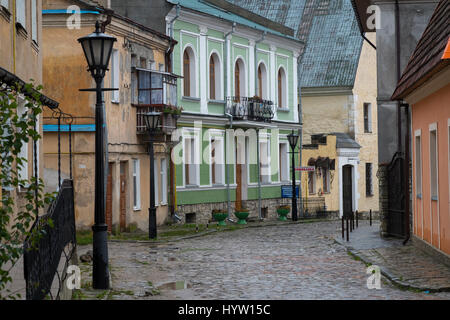 Verlassene gepflasterten Straße in Kamenez-Podolsk Westukraine nach schweren rainful Stockfoto