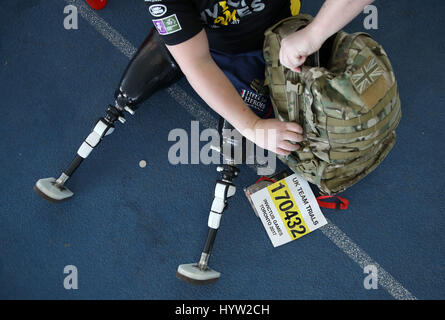 Konkurrenten bereiten für den UK Team Trials für die Invictus Games Toronto 2017 an der University of Bath Sports Training Village in Bad, vor einem Besuch von Prinz Harry. Stockfoto