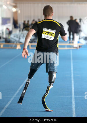 Konkurrenten bereiten für den UK Team Trials für die Invictus Games Toronto 2017 an der University of Bath Sports Training Village in Bad, vor einem Besuch von Prinz Harry. Stockfoto