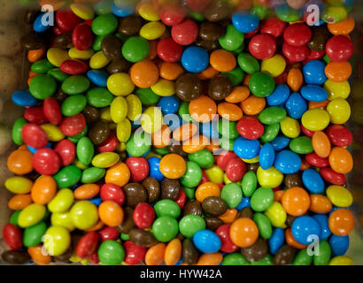 Nahaufnahme von bunten Dragee Bonbons in box Stockfoto