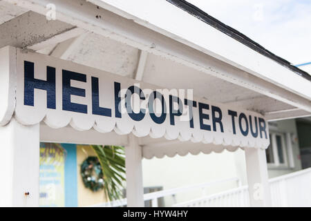 Hubschrauber Touren Anmelden an einem Stand auf den Cayman Islands Stockfoto