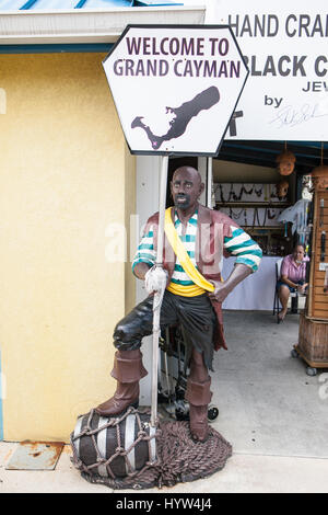 Pirate manequin Holding unterzeichnen einladende Touristen auf Grand Cayman Stockfoto