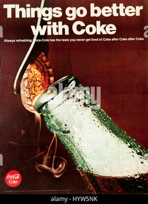 1960er Jahre Magazin Werbung Werbung von Coca-Cola. Stockfoto