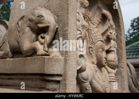 Sri Lanka, Anuradhapura ("Stadt der Ruinen'), Mahamevnawa aka Mahamegha. Alten Park in Anuradhapura, einer der heiligsten Orte für Buddhisten. Temp Stockfoto