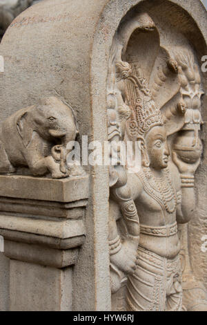 Sri Lanka, Anuradhapura ("Stadt der Ruinen'), Mahamevnawa aka Mahamegha. Alten Park in Anuradhapura, einer der heiligsten Orte für Buddhisten. Temp Stockfoto