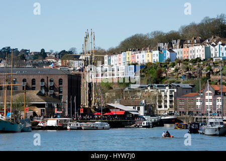 Blick entlang der schwimmenden Hafen in Richtung SS Great Britain, Bristol, UK Stockfoto