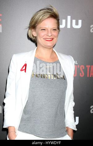 Los Angeles, CA, USA. 25. April 2017. Martha Plimpton im Ankunftsbereich für THE HANDMAID es TALE Screening auf HULU, ArcLight Hollywood Cinerama Dome, Los Angeles, CA Premiere 25. April 2017. Bildnachweis: Priscilla Grant/Everett Collection/Alamy Live-Nachrichten Stockfoto