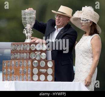 Wellington, Florida, USA. 26. April 2017. 113. US Open Polo am International Polo Club Palm Beach in Wellington, Florida am 25. April 2017 endgültig. Die U.S. Open Polo Championship wurde am vergangenen Sonntag wegen starken Regens verschoben. Bildnachweis: Allen Eyestone/The Palm Beach Post/ZUMA Draht/Alamy Live-Nachrichten Stockfoto