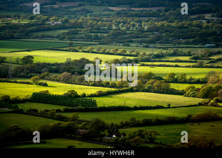 Des Teufels Dyke, Sussex, UK. 26. April 2017. Blick auf die Sussex Weald von der Spitze des Teufels Deich in Sussex heute bei wechselhaftem Wetter Bedingungen Credit: Andrew Hasson/Alamy Live News Stockfoto