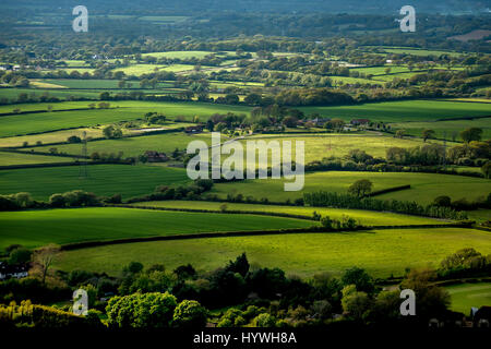 Des Teufels Dyke, Sussex, UK. 26. April 2017. Blick auf die Sussex Weald von der Spitze des Teufels Deich in Sussex heute bei wechselhaftem Wetter Bedingungen Credit: Andrew Hasson/Alamy Live News Stockfoto