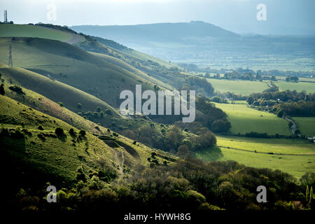 Des Teufels Dyke, Sussex, UK. 26. April 2017. Blick auf die Fulking Böschung von der Spitze des Teufels Deich in Sussex heute bei wechselhaftem Wetter Bedingungen Credit: Andrew Hasson/Alamy Live News Stockfoto