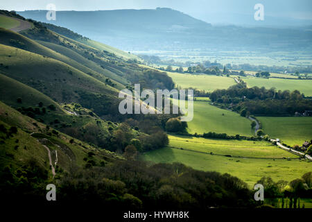 Des Teufels Dyke, Sussex, UK. 26. April 2017. Blick auf die Fulking Böschung von der Spitze des Teufels Deich in Sussex heute bei wechselhaftem Wetter Bedingungen Credit: Andrew Hasson/Alamy Live News Stockfoto