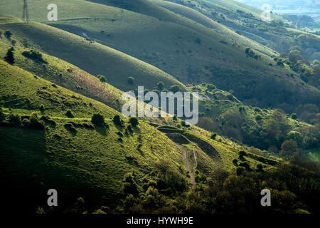 Des Teufels Dyke, Sussex, UK. 26. April 2017. Blick auf die Fulking Böschung von der Spitze des Teufels Deich in Sussex heute bei wechselhaftem Wetter Bedingungen Credit: Andrew Hasson/Alamy Live News Stockfoto