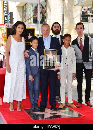 Los Angeles, USA. 26. April 2017. Wolfgang Puck - Stern 013 mit Frau Gelila Assefa und Kinder Söhne Alexander Oliver Byron Cameron Wolfgang Puck mit Stern auf dem Hollywood Walk of Fame in Los Angeles geehrt. 26. April 2017. Bildnachweis: Longifilis/USA/Alamy Live-Nachrichten Stockfoto