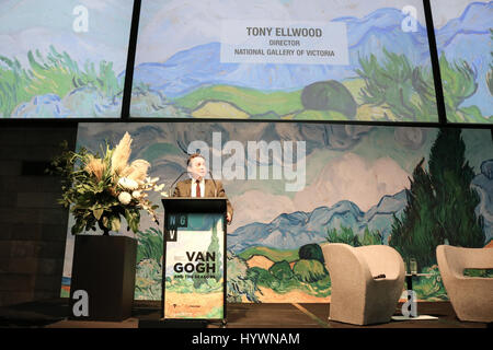 Melbourne, Australien. 27. April 2017. Tony Ellwood, Director National Gallery of Victoria stellt die Vorschau von Van Gogh und die Jahreszeiten-Ausstellung in der National Gallery of Victoria mit großen Werken der holländischen Impressionist Vincent Van Gogh reflektieren das four Seasons Credit: Amer Ghazzal/Alamy Live-Nachrichten Stockfoto