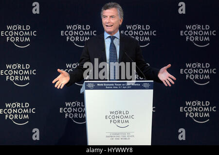 (170407)--BUENOS AIRES, 7. April 2017 (Xinhua)--Argentinien Präsident Mauricio Macri hält eine Rede während der dreitägigen World Economic Forum über Lateinamerika in Buenos Aires, Argentinien, auf 6. April 2017. (Xinhua/Martin Zabala) (Fnc) (Hy) Stockfoto