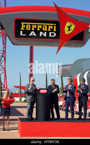 Vila-Seca, Spanien. 6. April 2017. Piero Ferrari (2-L), Sohn des Firmengründers E. Ferrari, eröffnet der neue Vergnügungspark "Ferrari Land" in Vila-Seca, Spanien, 6. April 2017. Es befindet sich südlich von Barcelona. Foto: Carola Frentzen/Dpa/Alamy Live News Stockfoto