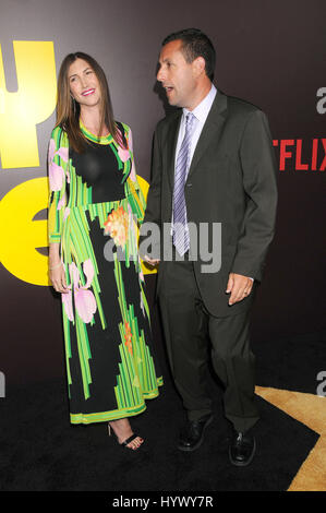 6. April 2017 - Los Angeles, California, Vereinigte Staaten von Amerika - 6. April 2017 - Los Angeles-Kalifornien-USA - Schauspieler ADAM SANDLER, Frau JACKIE SANDLER bei der '' Sandy Wexler'' Premiere anlässlich der ArcLight The Dome Hollywood CA (Credit-Bild: © Paul Fenton über ZUMA Draht) Stockfoto