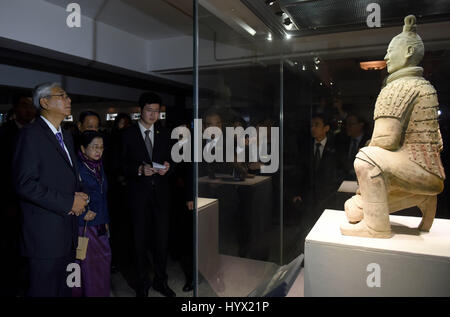 Xi ' an, der chinesischen Provinz Shaanxi. 7. April 2017. Myanmar Präsident U Htin Kyaw besucht die Terrakottaarmee in Xi ' an, Hauptstadt der Nordwesten der chinesischen Provinz Shaanxi, 7. April 2017. Bildnachweis: Liu Xiao/Xinhua/Alamy Live-Nachrichten Stockfoto