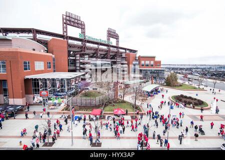 Philadelphia, Pennsylvania, USA. 7. April 2017. Aussenansicht des Parks vom Farris Rad entlang Ashbury Gasse während der MLB-Spiel zwischen den Washington Nationals und Philadelphia Phillies im Citizens Bank Park in Philadelphia, Pennsylvania. Christopher Szagola/CSM/Alamy Live-Nachrichten Stockfoto