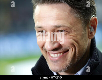 Frankfurt am Main, Deutschland. 7. April 2017. Frankfurt-Trainer Niko Kovac Bremen in einem Interview während der deutschen 1. Division Bundesliga Fußball match zwischen Eintracht Frankfurt und Werder Bremen in der Commerzbank-Stadion in Frankfurt am Main, 7. April 2017. (EMBARGO Bedingungen - Achtung: aufgrund der Akkreditierungsrichtlinien die DFL nur erlaubt die Veröffentlichung und Nutzung von bis zu 15 Bilder pro Spiel im Internet und in Online-Medien während des Spiels.) Foto: Hasan Bratic/Dpa/Alamy Live News Stockfoto