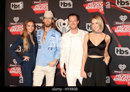 Los Angeles, CA, USA. 5. März 2017. LOS ANGELES - MAR-5: Brian Kelley, Tyler Hubbard, Brittney Marie Cole, Hayley Stommel in 2017 iHeart Music Awards am 5. März 2017 in Los Angeles, CA Kredit Forum: Kathy Hutchins / via ZUMA ZUMA-Draht/Wire/Alamy Live News Stockfoto