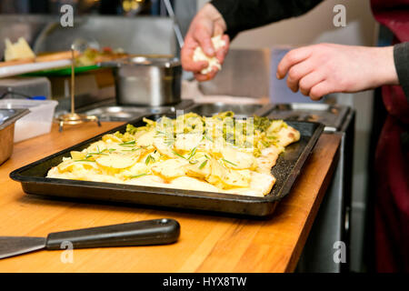 Pizza machen Stockfoto