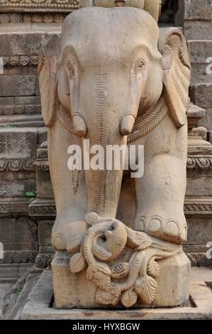 Nepal, Bhaktapur, steinerne Elefanten am Durbar Square Stockfoto