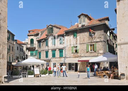 Kroatien, Split, alte Häuser am Trg Brace Radic, Platz in Split, Kroatien Stockfoto