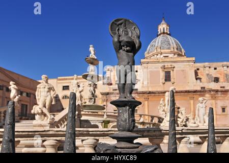 Herrliche Brunnen Fontana Pretoria auf Piazza Pretoria. Arbeit des Florentiner Bildhauers Francesco Camilliani. Palermo-Sizilien-Italien. Stockfoto