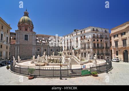 Herrliche Brunnen Fontana Pretoria auf Piazza Pretoria. Arbeit des Florentiner Bildhauers Francesco Camilliani. Palermo-Sizilien-Italien. Stockfoto