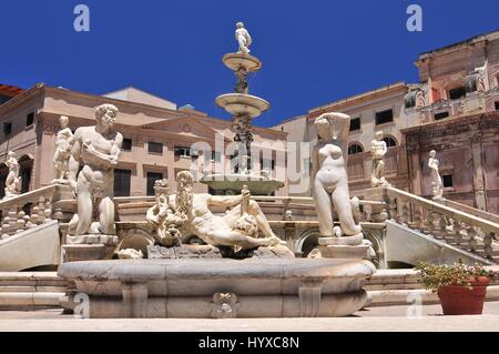 Herrliche Brunnen Fontana Pretoria auf Piazza Pretoria. Arbeit des Florentiner Bildhauers Francesco Camilliani. Palermo-Sizilien-Italien. Stockfoto